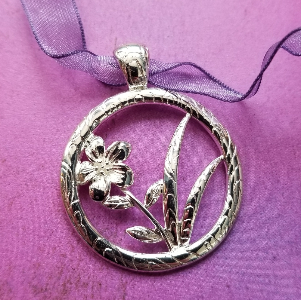 Flower necklace on sheer ribbon silver tone purple